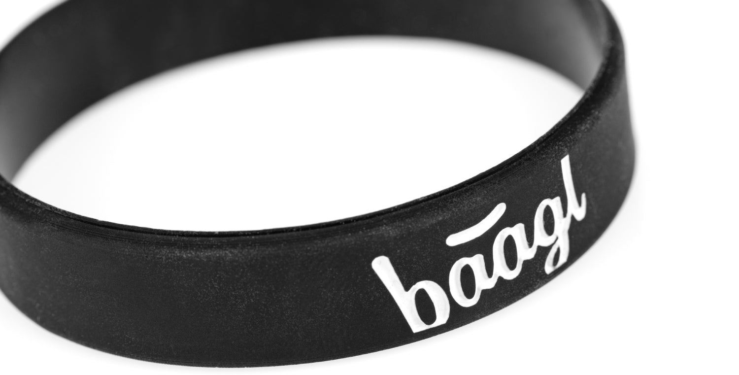 baagl-other-bracelet-silicone-noir-phosphorescent-logo image 2