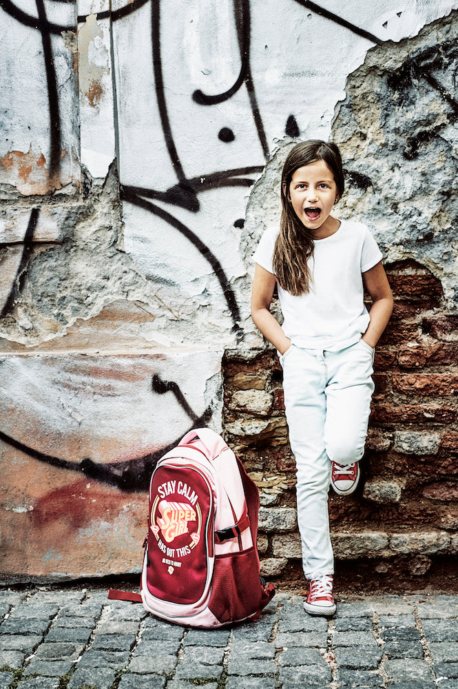 baagl-supergirl-stay-calm-sac-dos-scolaire-poncho-pluie image 2