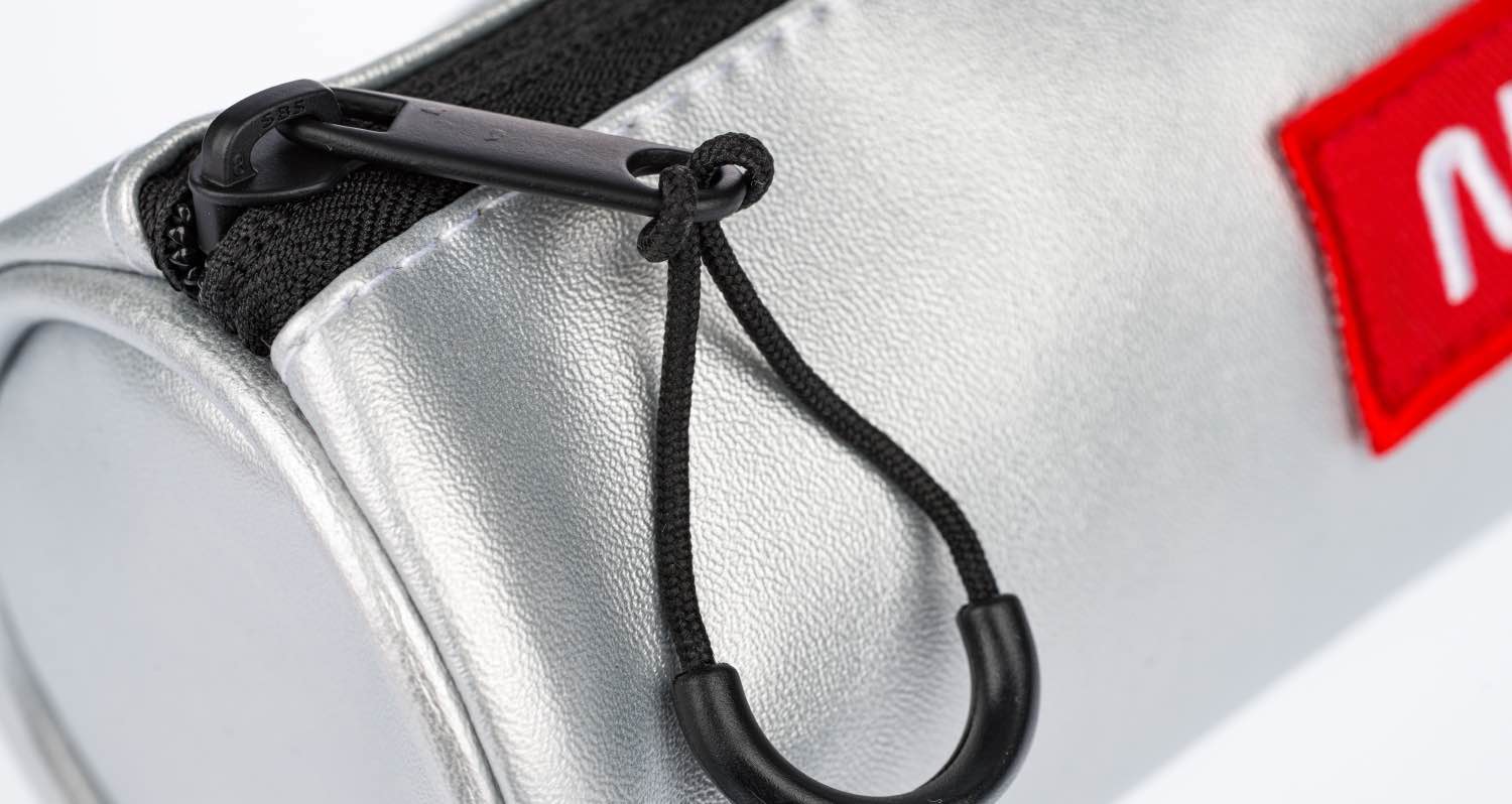 baagl-nasa-silver-trousse-scolaire-argent-logo image 3