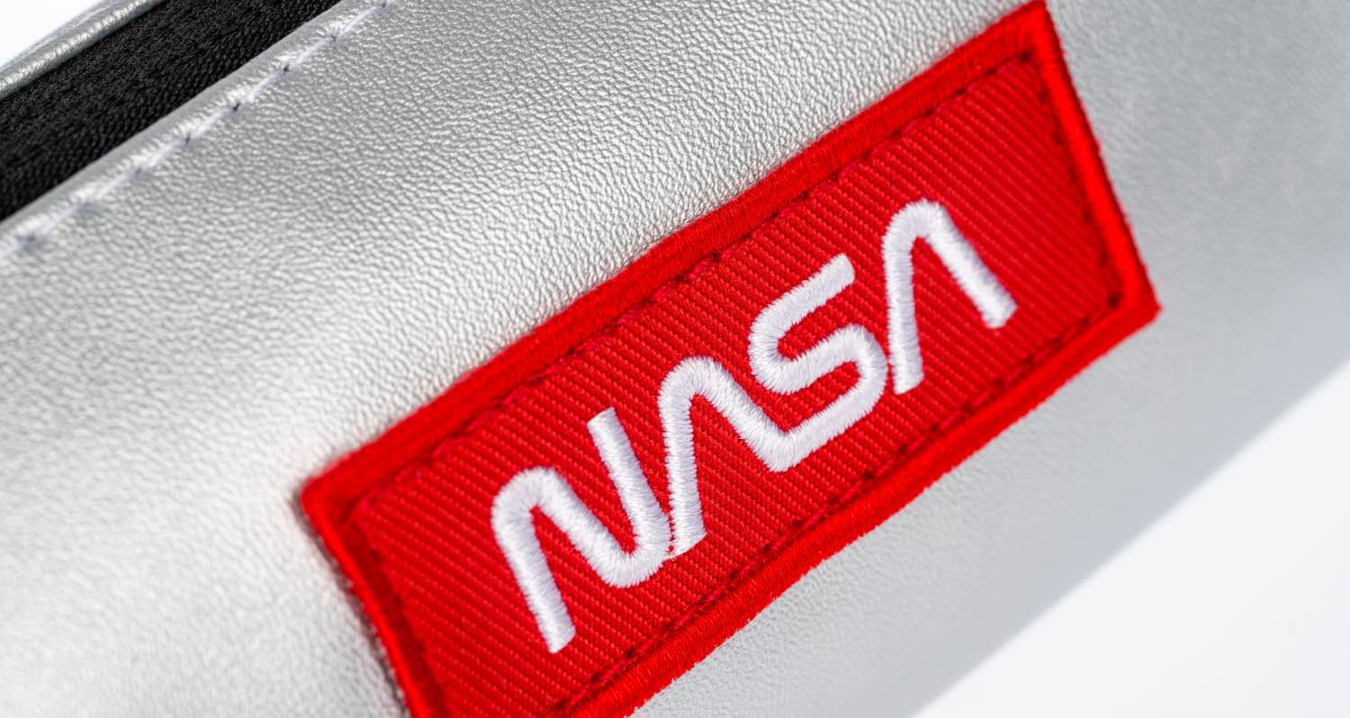 baagl-nasa-silver-trousse-scolaire-argent-logo image 4